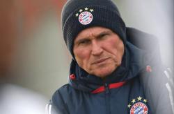 9you娱乐-沙尔克04中场受伤倒下，或将缺席多场比赛