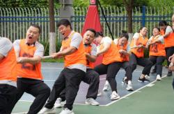 九游体育官方入口-球员们在比赛中奋勇拼搏，不言放弃