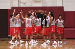 九游体育官方入口-篮球比赛中的争夺战激烈异常，各国球队在赛场上展现出高水平