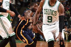 九游娱乐-阿劳波主教练及时调整战术，赢得比赛