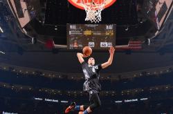 九游娱乐-法网第二乐章，德约科维奇以指挥家之姿，在红土上奏响团队胜利