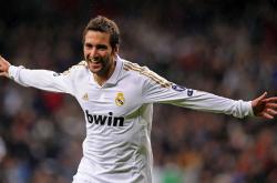 九游体育APP下载-奇迹，从最后一排开始！哈斯惊天逆转，汉密尔顿的防守点燃赛场