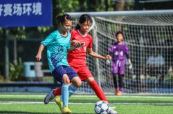 九游娱乐-包含传世班底尽显拼搏，足球盛事英勇争夺榜首的词条