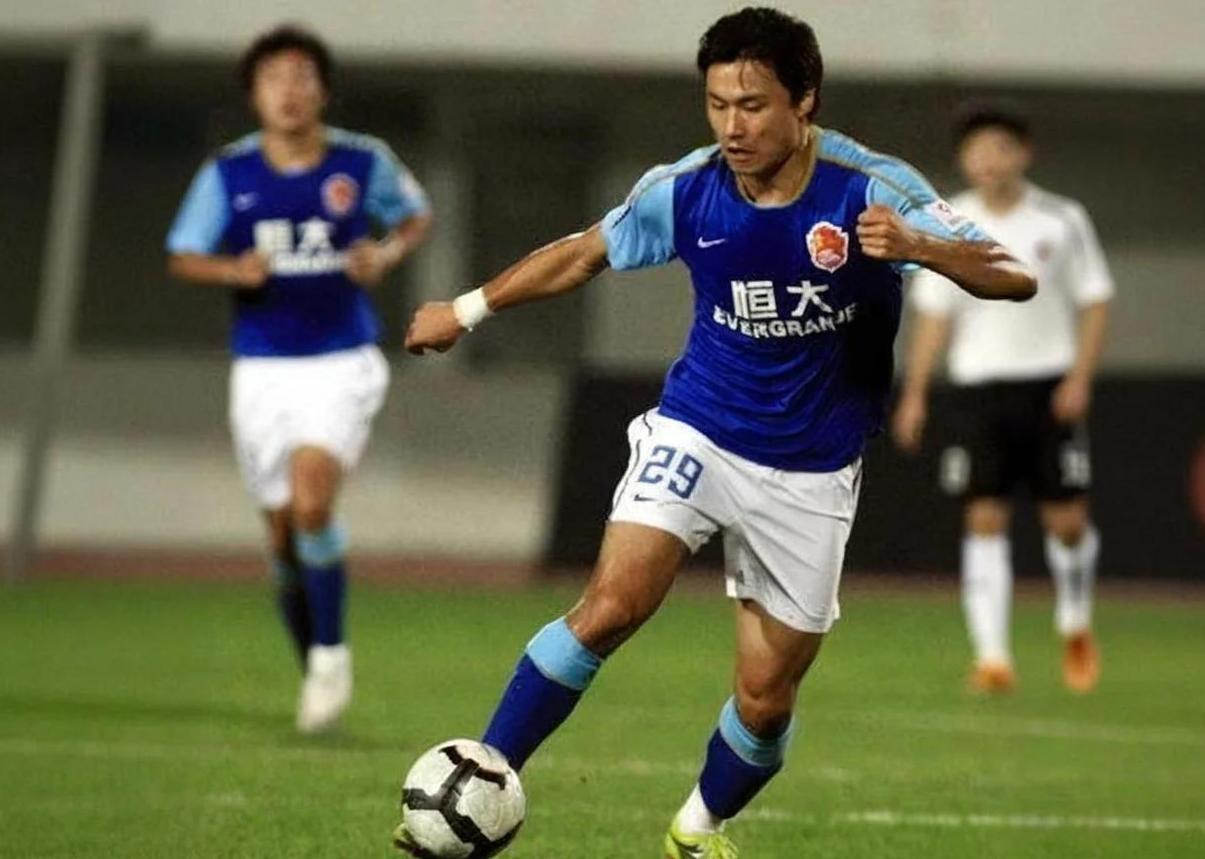 郜林传射，广州恒大轻松击败对手