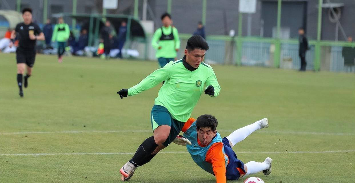 包含国安队员因伤无缘下场，球队实力受到考验的词条