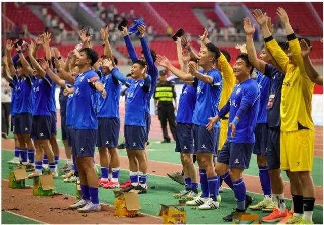 国内足球联赛节奏明快,球队演绎精彩战术 国内足球联赛节奏明快,球队演绎精彩战术