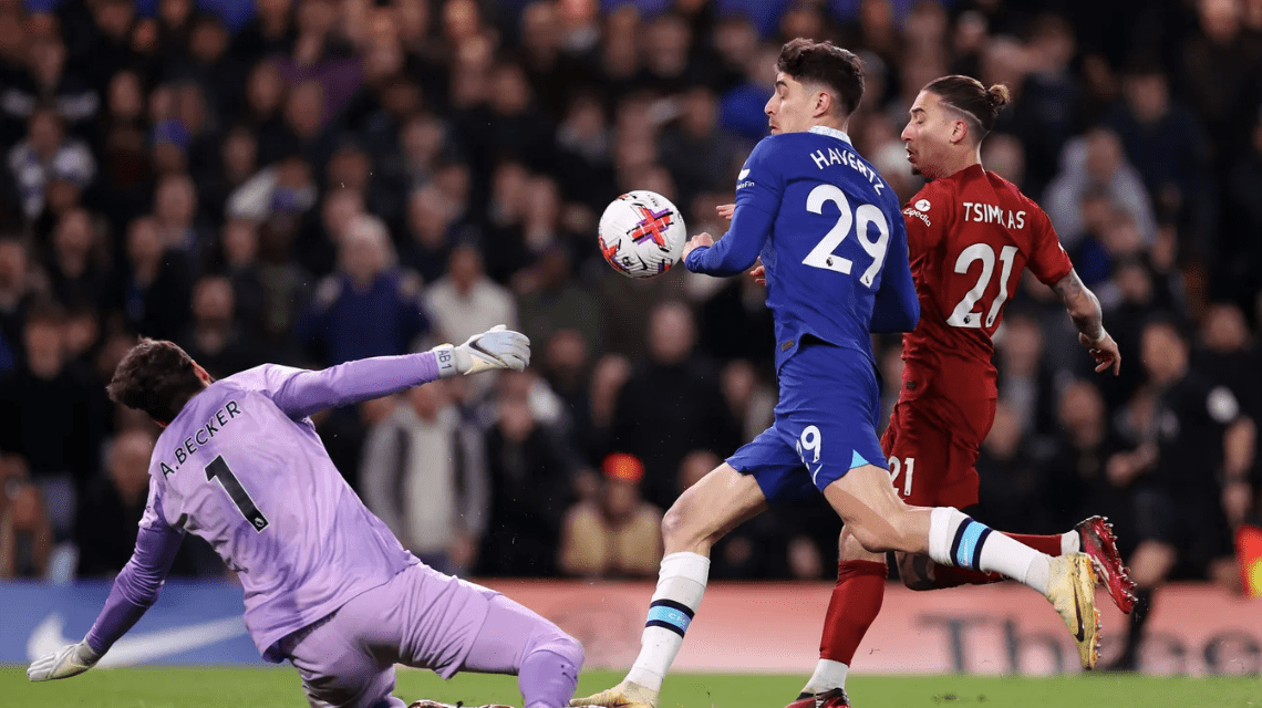 足坛豪门对决!西珲两队挑战冠军之路 足坛豪门对决!西珲两队挑战冠军之路