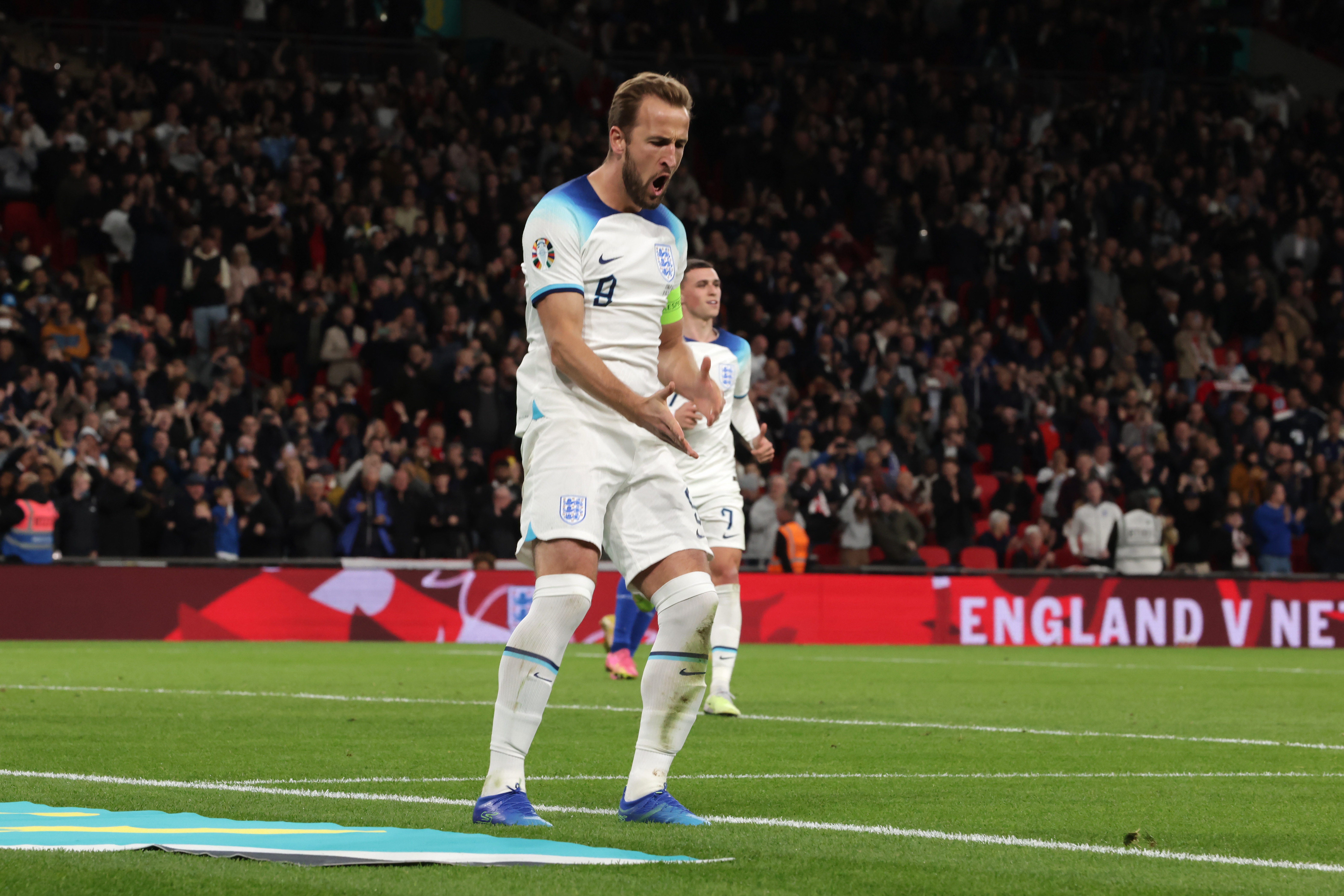 英格兰队全力备战半决赛,争夺决赛资格 英格兰队全力备战半决赛,争夺决赛资格