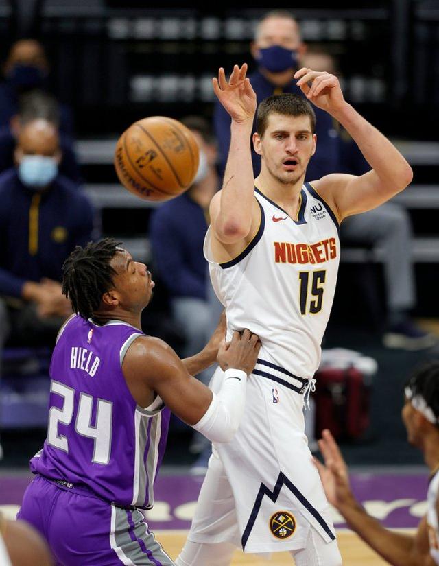 勇士再战国王,杰拉布格两双难救主 勇士再战国王,杰拉布格两双难救主