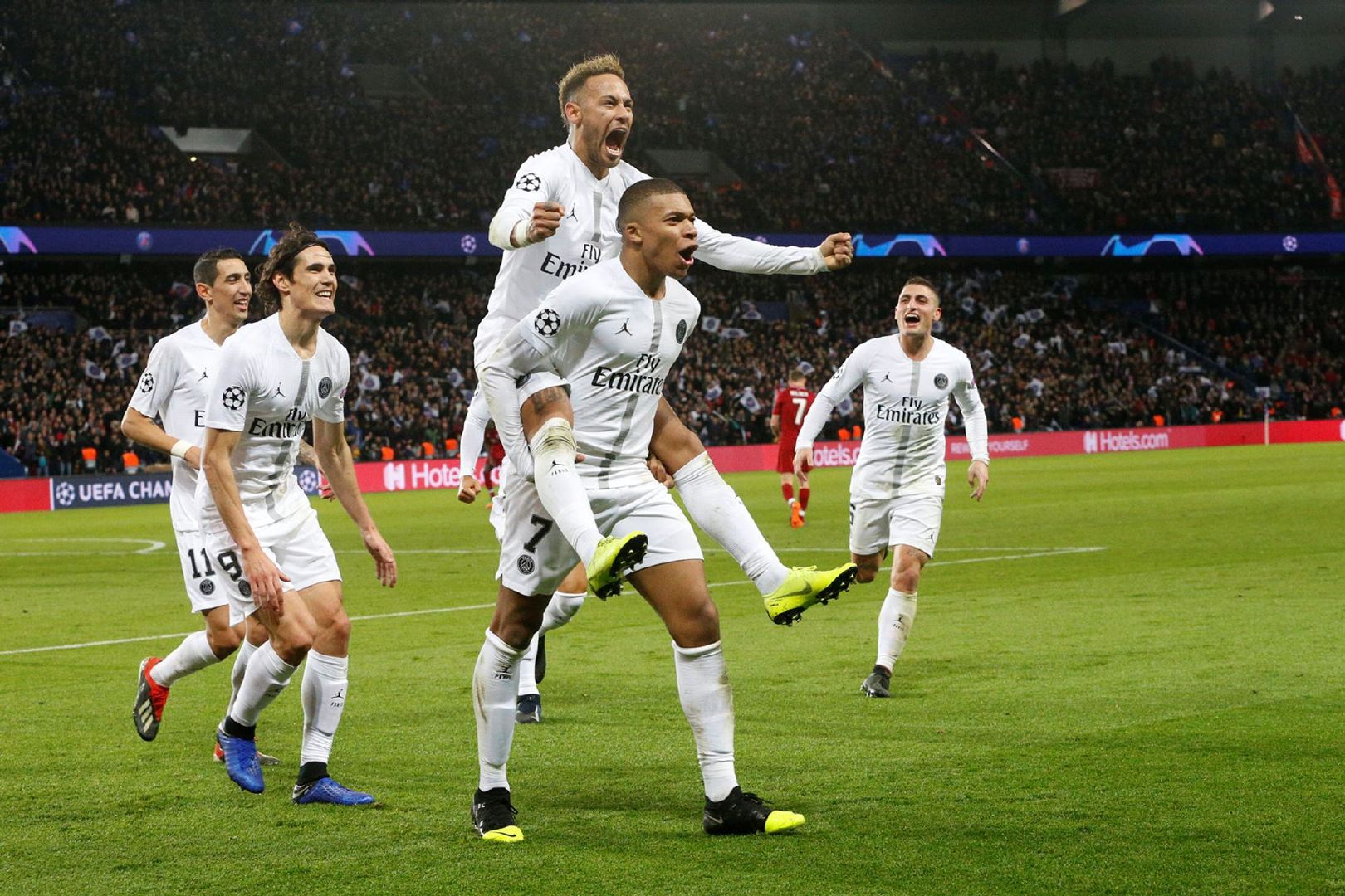 西巴亚联队超常发挥，演绎悬念的16强之路