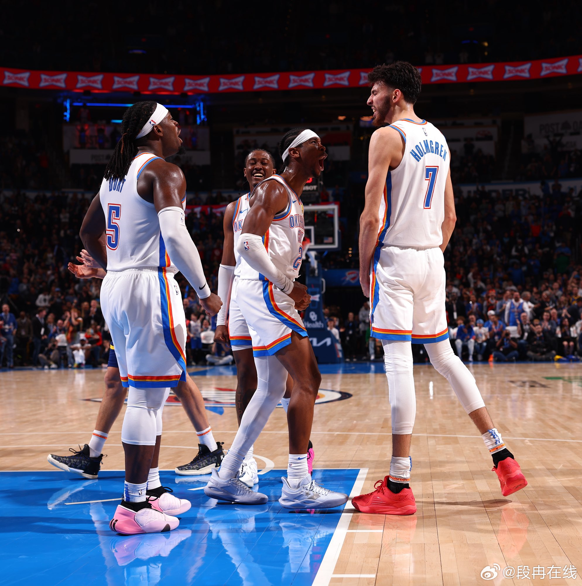 勇士客场惨败雷霆，季后赛前景仍不明朗