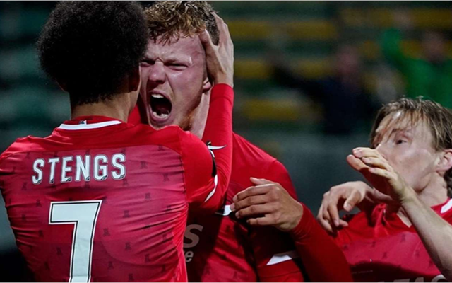 包含短兵相接，南部球队士气高昂的词条