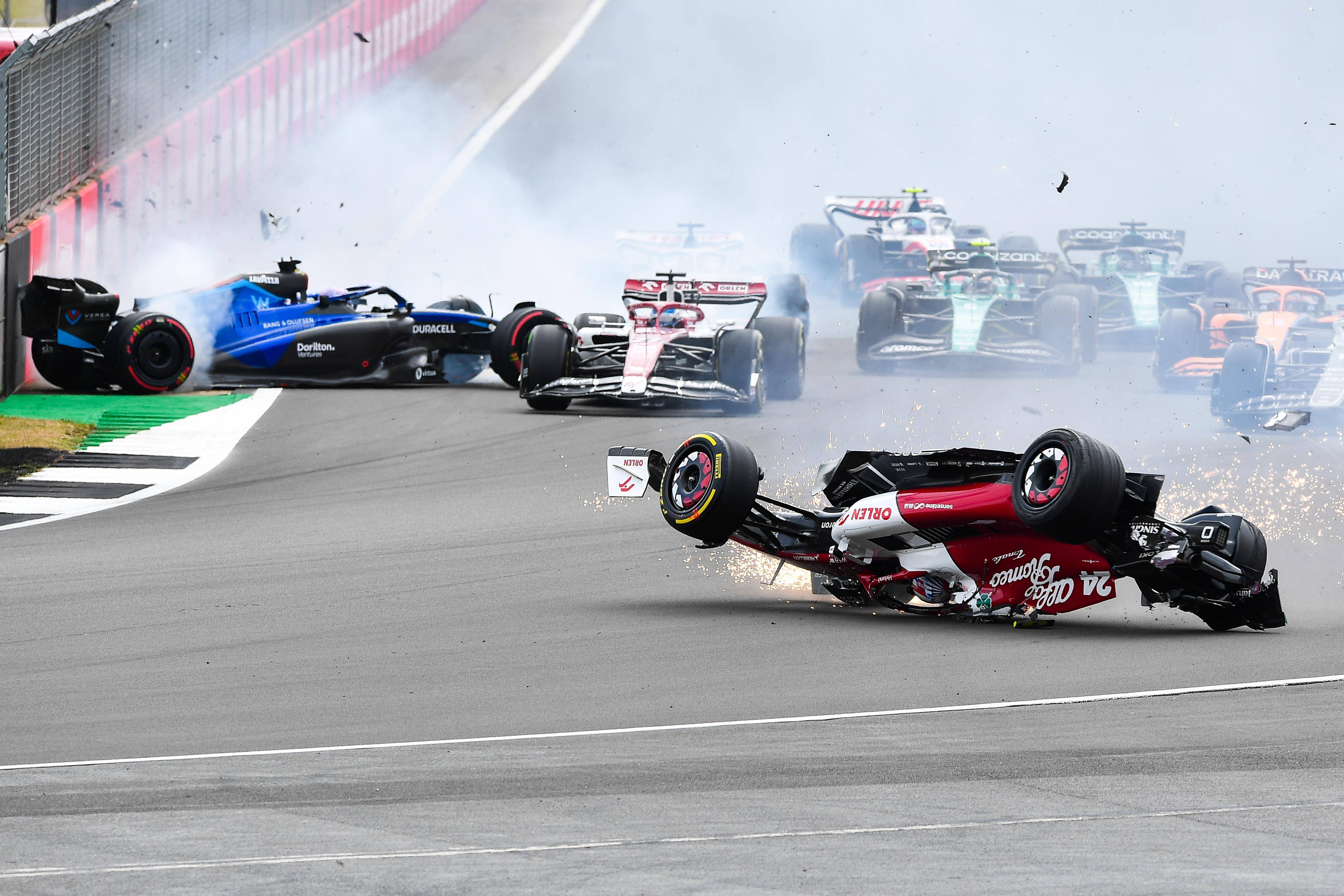 关于迈凯伦横扫威廉姆斯，周冠宇状态火热的信息