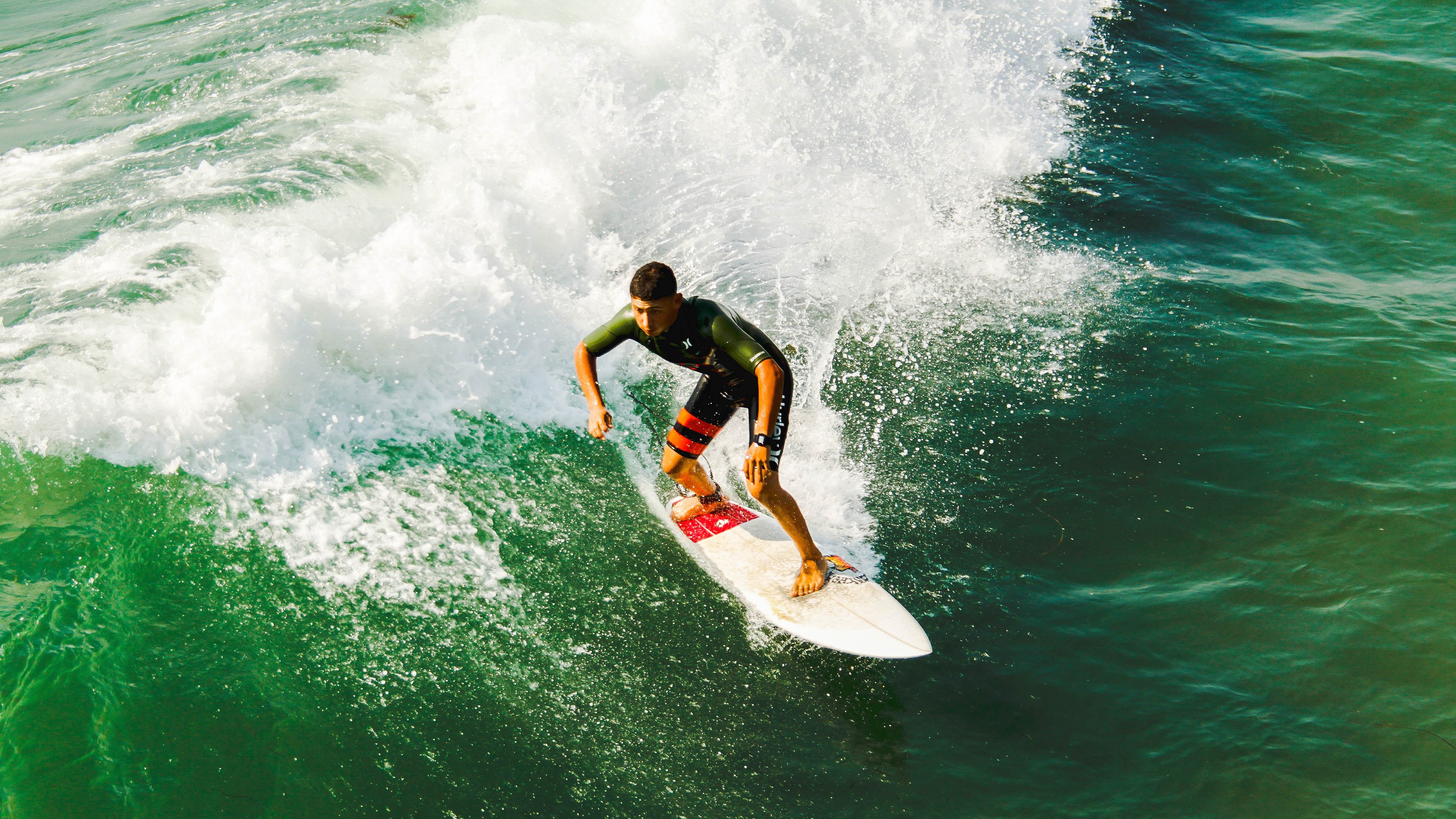 看到这个浓眉关键进球定乾坤，上海队粉碎马刺的组合，立刻创造出了一个极具戏剧张力且唯一性的场景。以下是我的构思和为你撰写的文章